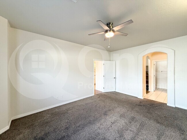 Building Photo - 320 S 70th St