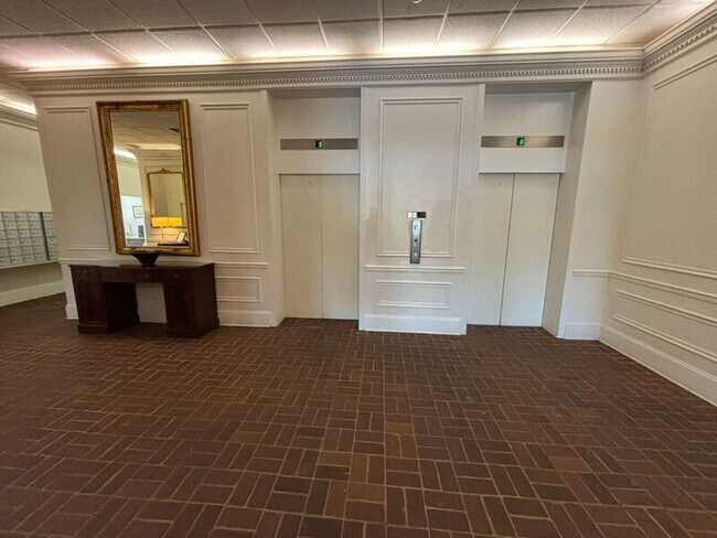 Building Photo - 14 Lockwood Dr