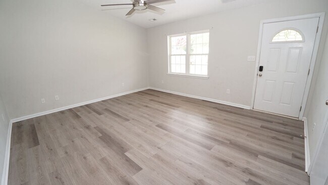 Building Photo - 116 Howell Dr