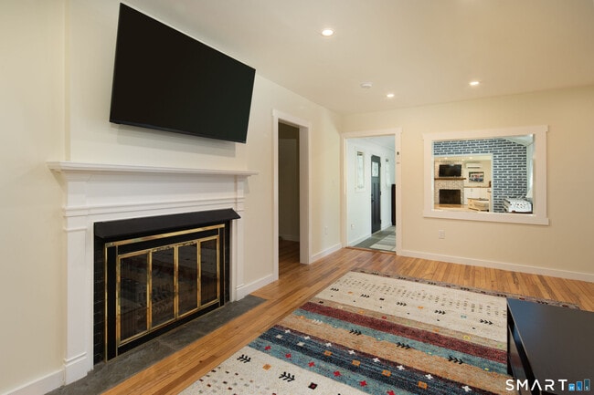 Building Photo - 9 Woodcrest Ln