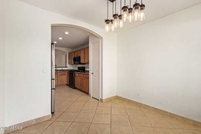 Building Photo - 1609 E Beautiful Ln
