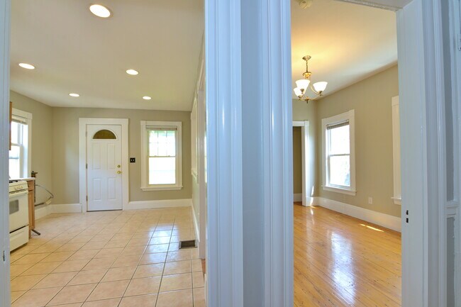 Building Photo - 75 Munroe St