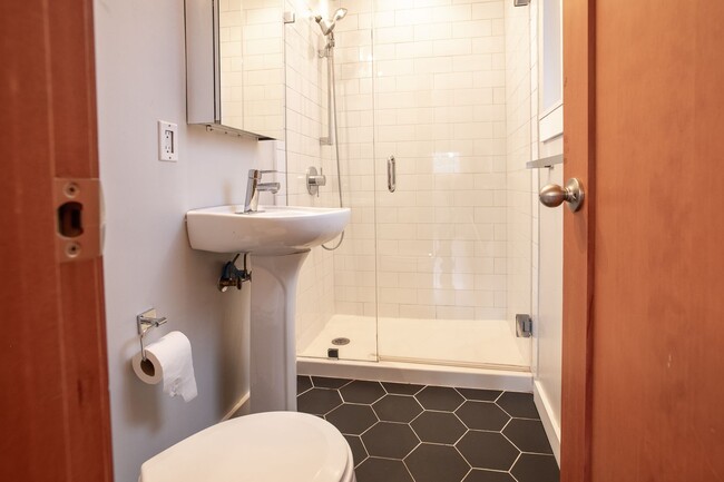 Building Photo - Magnolia 4 bedroom, 3 bathroom