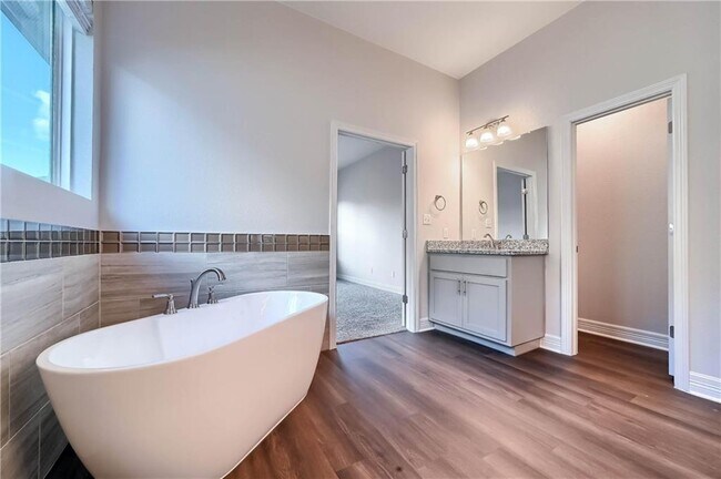 Building Photo - 133 White Steppe Way