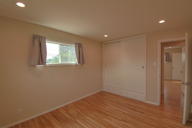 Building Photo - 9501 Arvilla Ave NE