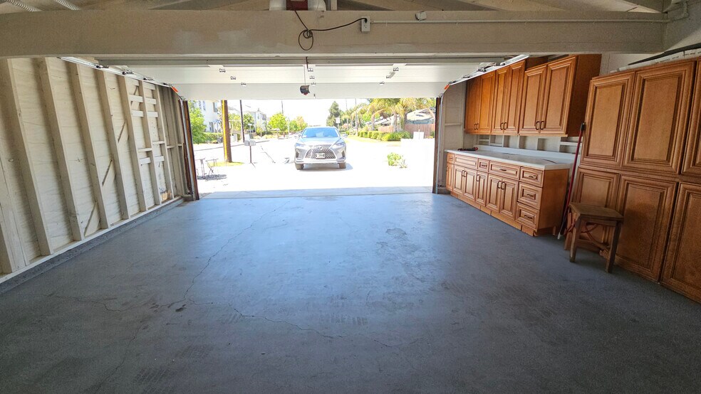 Building Photo - 1650 Tustin Ave