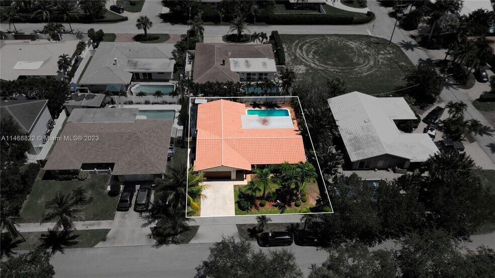 Building Photo - 2509 NE 35th Dr