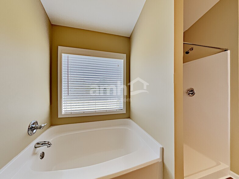 Building Photo - 5655 Livingston Ct