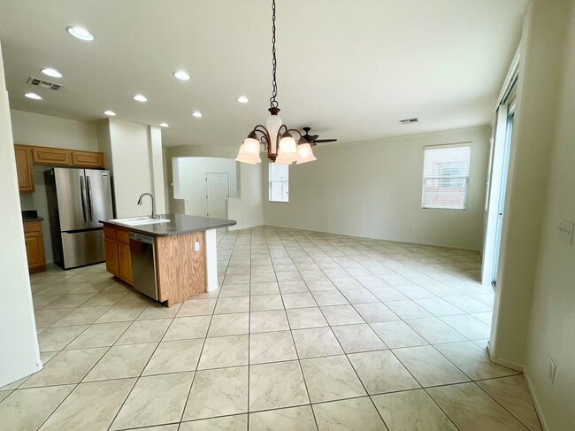 Building Photo - Gorgeous 3 bed, 2 1/2bath home.