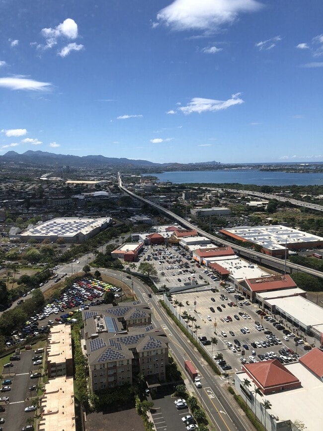 Building Photo - Fabulous views from this 43rd floor Studio