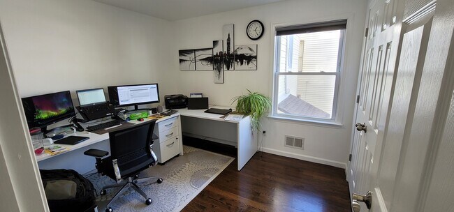 Office/4th bedroom - 545 Livingston St