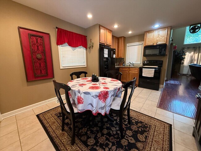 Building Photo - Furnished House at Lake Barkley