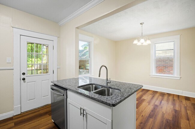 Building Photo - Completely Renovated 3 Bedroom Home in Hig...