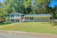 Building Photo - 808 Parkstone Dr