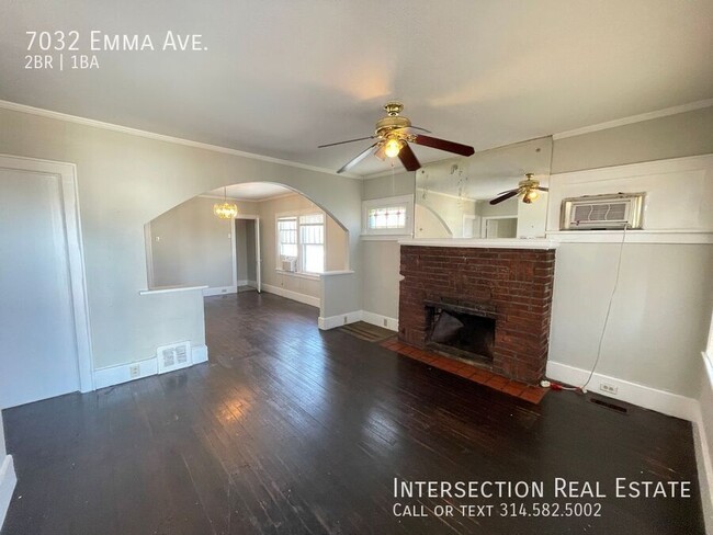 Building Photo - Spacious 2 Bed/1Bath w/Garage and Bonus Ro...