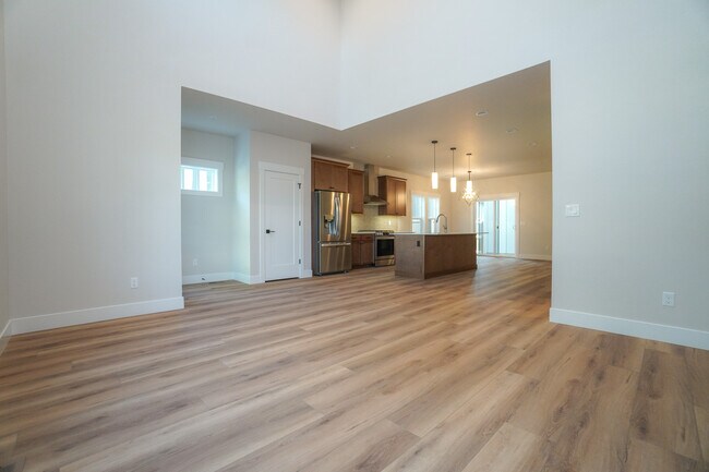 Building Photo - 150 N Edgewood Ln