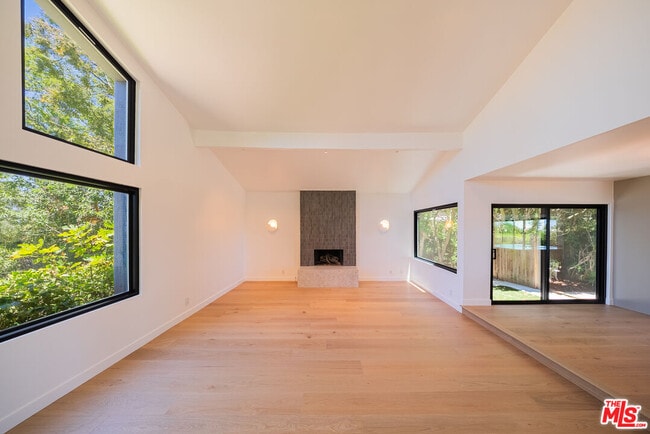 Building Photo - 13302 Mulholland Dr