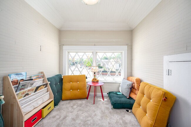 Building Photo - 500 W Rosemary St