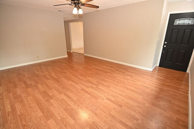 Building Photo - 1847 Yosemite Dr