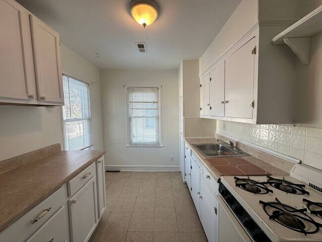 Building Photo - 210 Norway Ave