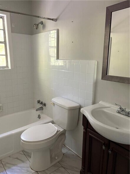 Building Photo - 3211 Flamingo Dr