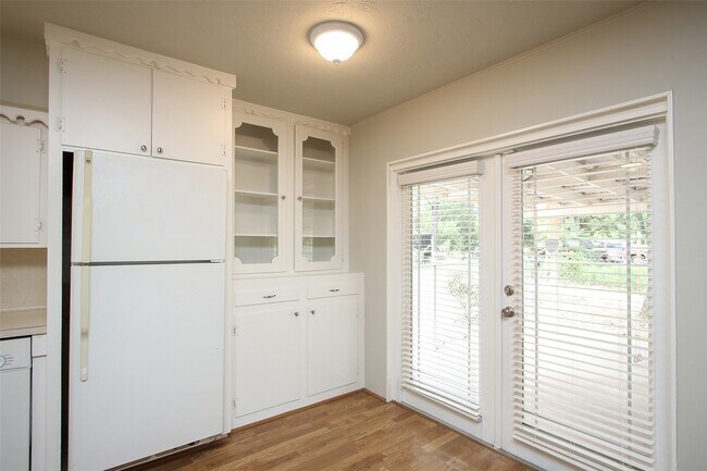 Building Photo - 30115 Misty Meadow Dr