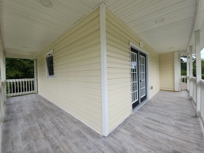 Building Photo - 607 New River Dr