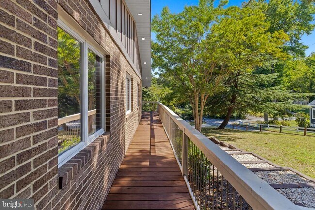Building Photo - 5510 Beach Dr