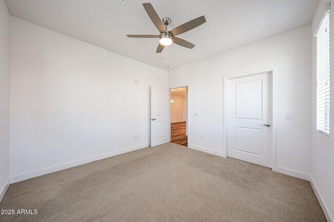 Building Photo - 2511 W Queen Creek Rd