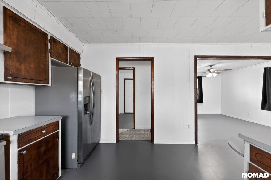 Building Photo - 251 School Rd