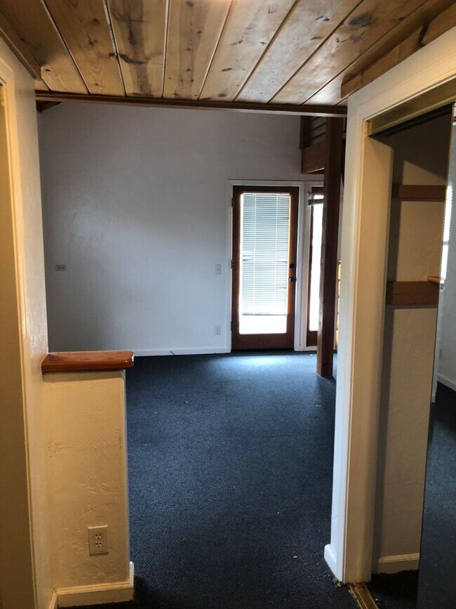 Building Photo - 6535 El Nido Ln