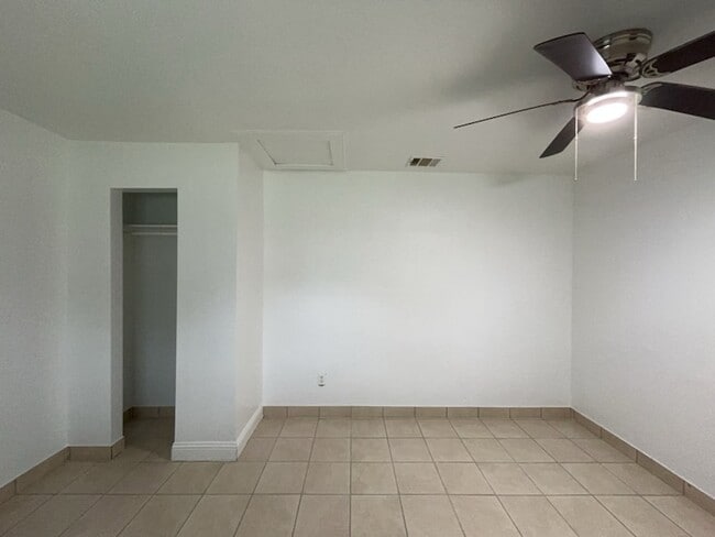 Building Photo - 112 Mesa Dr