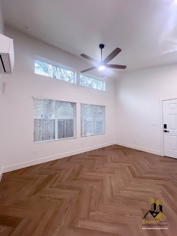 Building Photo - 125 B St