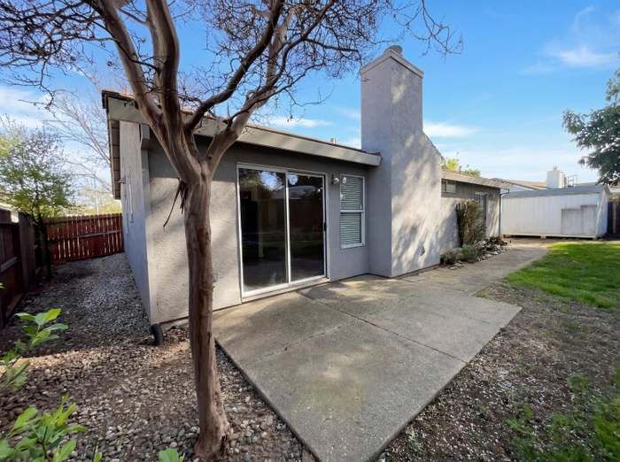 Building Photo - 1041 Shenencock Way