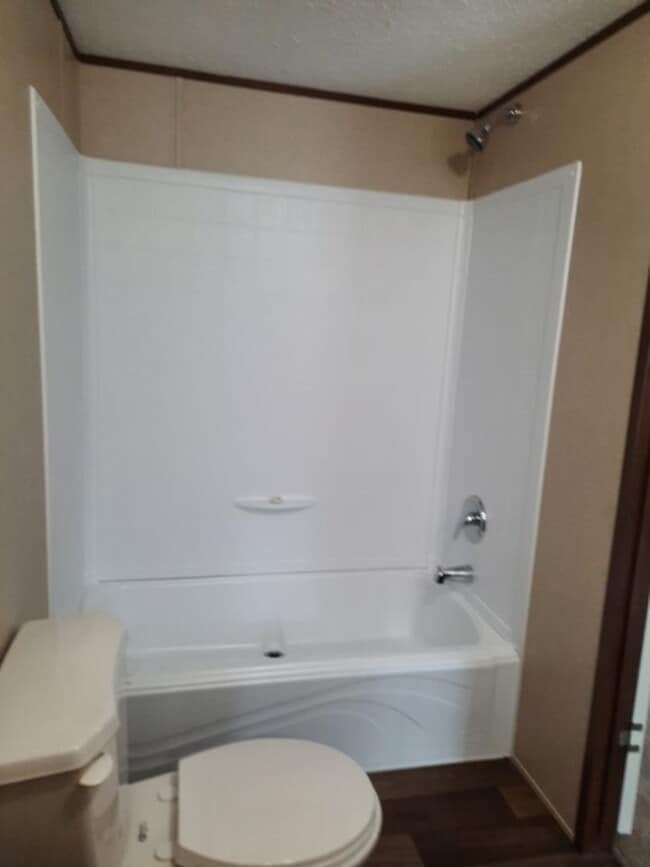Building Photo - $1,000 - 2 Bedroom / 2 Bath Mobile Home in...