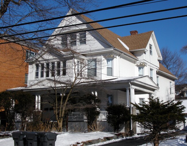 Building Photo - SBM Evergreen LLC 84