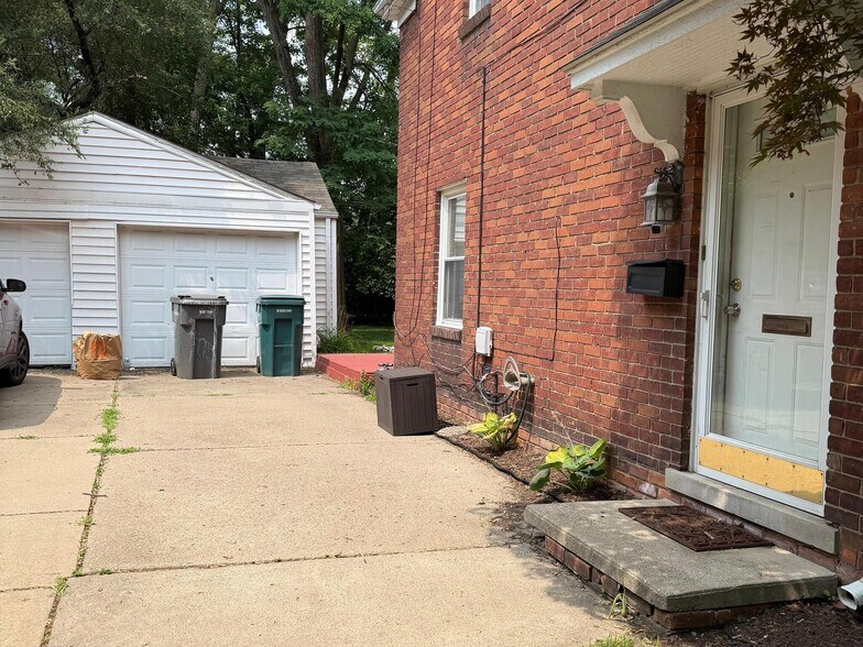 Building Photo - 3770 Brewster St