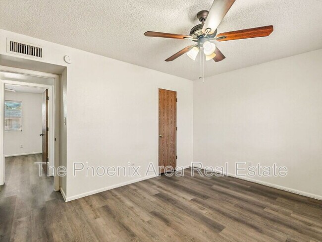 Building Photo - 3109 E Pueblo Ave