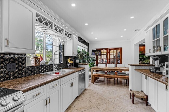 Building Photo - 9901 SW 35th Terrace