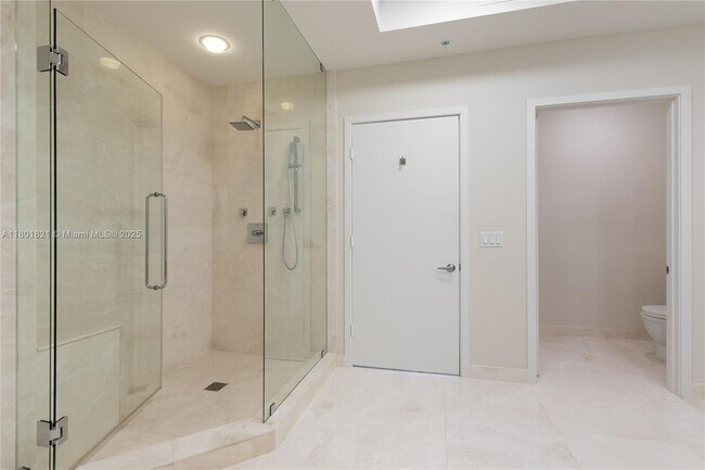 Building Photo - 17111 Biscayne Blvd