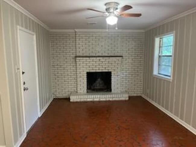 Building Photo - Available Now! MOVE IN SPECIAL HALF OFF FI...