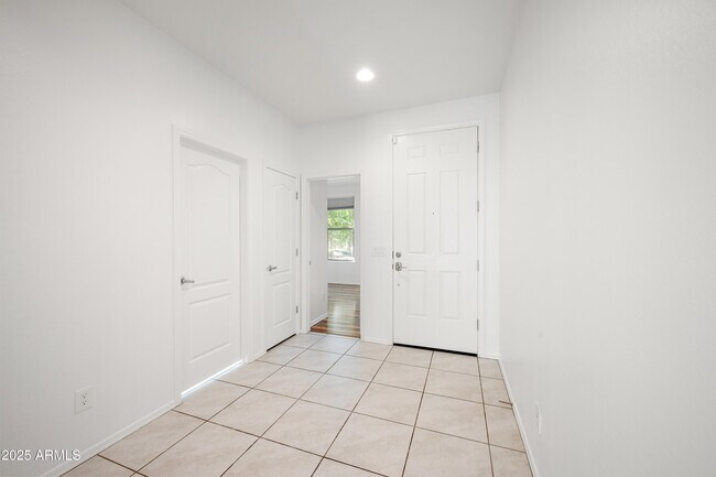 Building Photo - 2814 W Apollo Rd