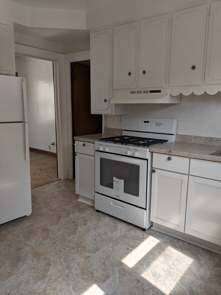 Building Photo - 3703 W 133rd St