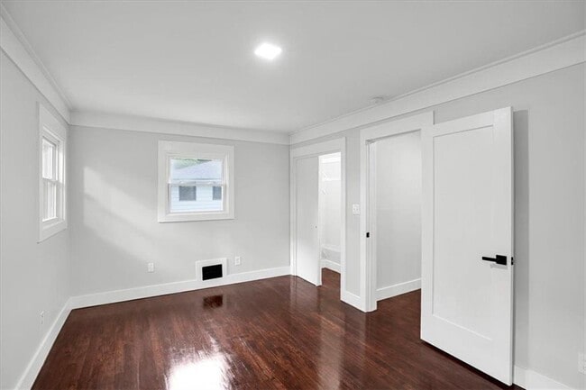 Building Photo - 2271 Cresta Dr