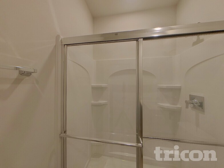 Building Photo - 2412 Appalachian Trl Dr