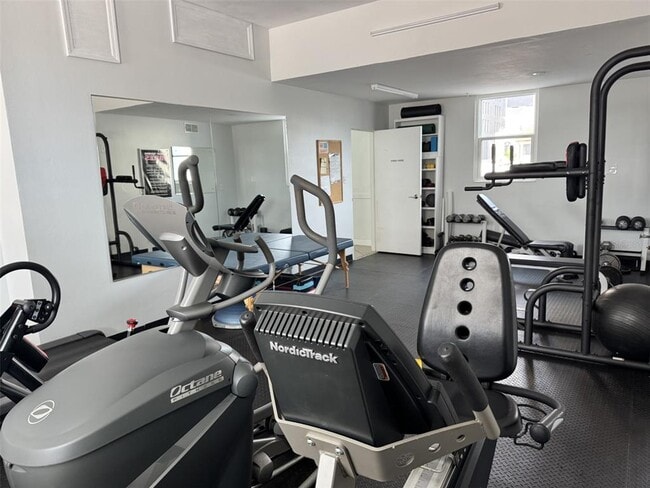 Building Photo - 33 S Gulfstream Ave