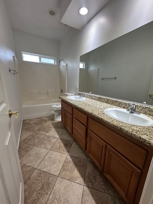 Building Photo - 3 Bedroom home in the beloved Joshua Tree area