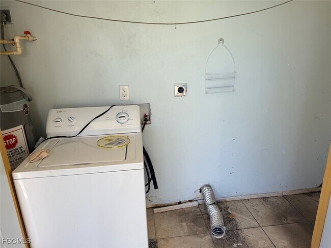 Building Photo - 721 Gilbert Ave S