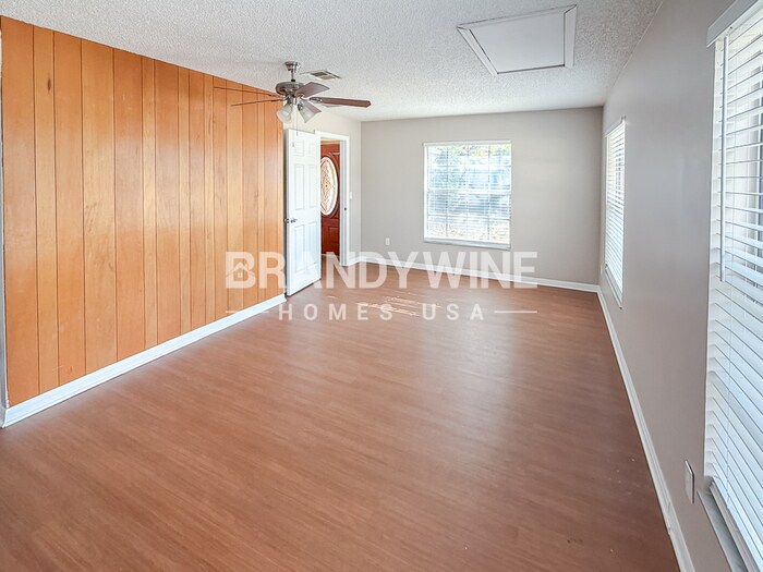 Building Photo - 215 Shore Rd