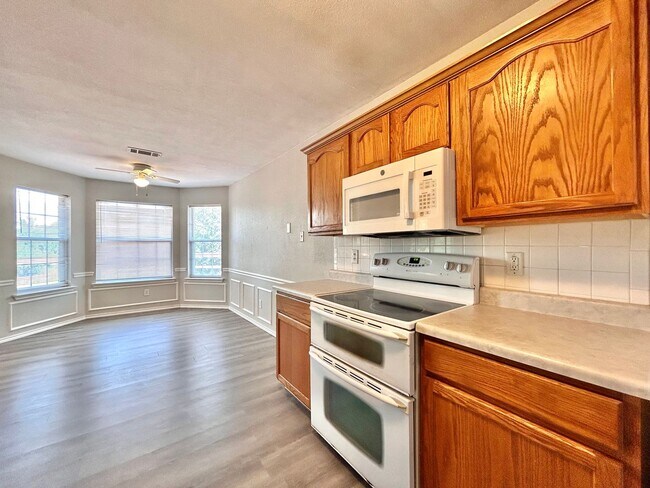Building Photo - 404 Mesquite Cir